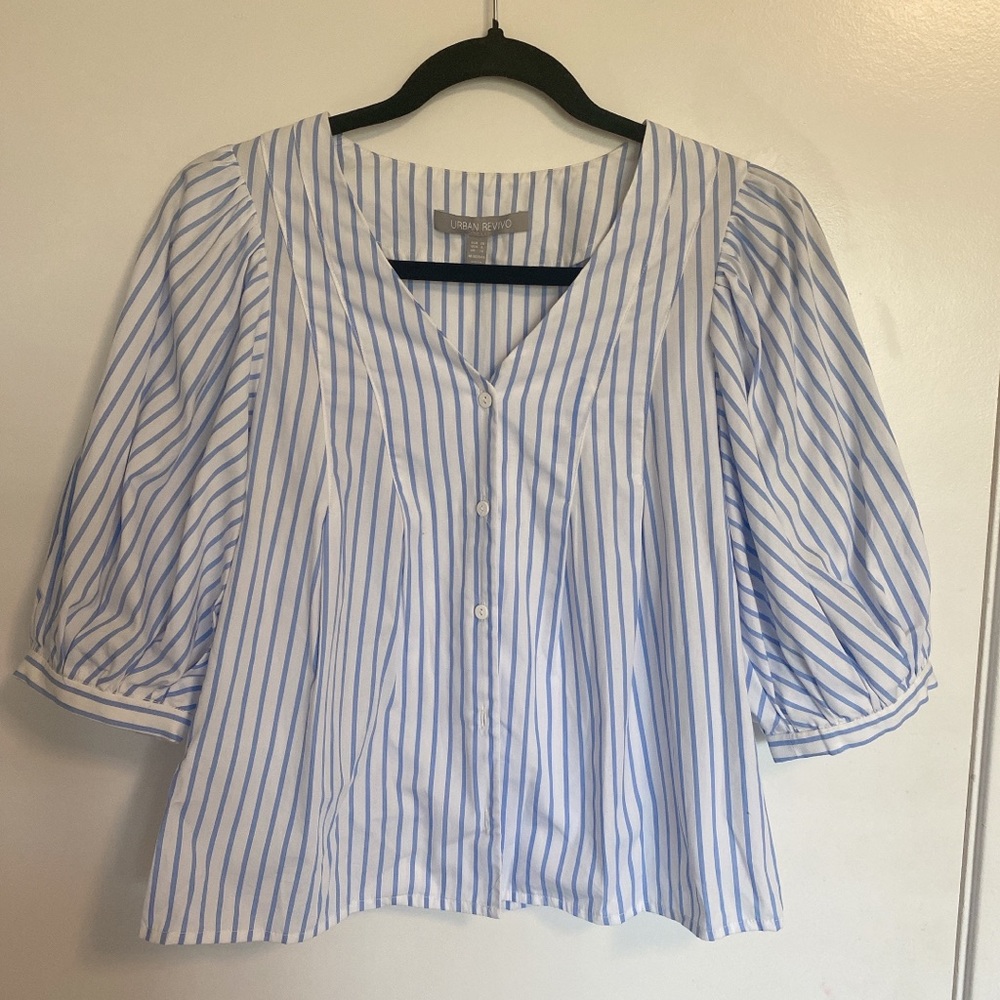 Urban Revivo Bubble sleeve blouses size M